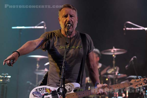PETER HOOK AND THE LIGHT - 2017-10-28 - PARIS - Le Trianon - Peter Woodhead